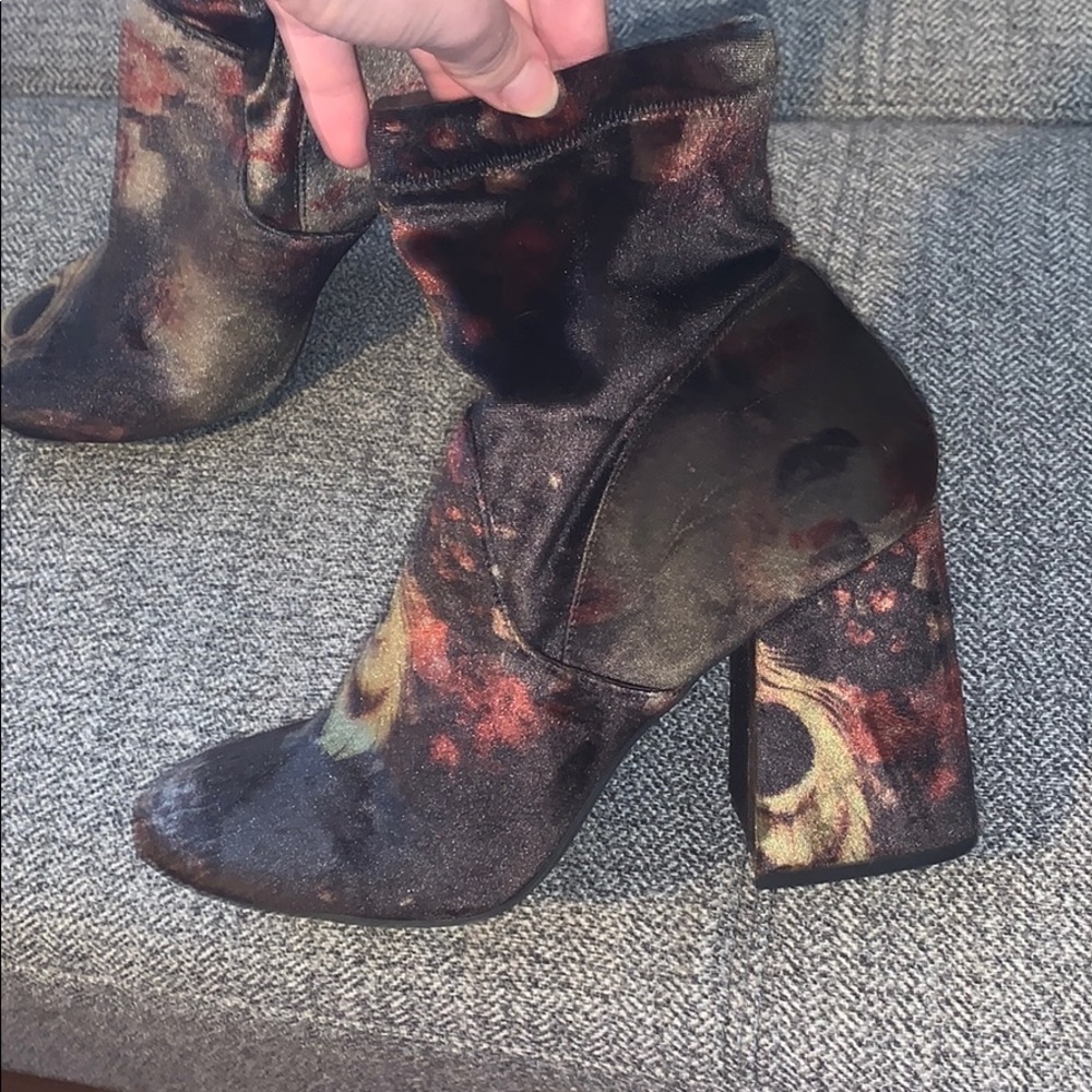 Patterned booties - Picture 2 of 2